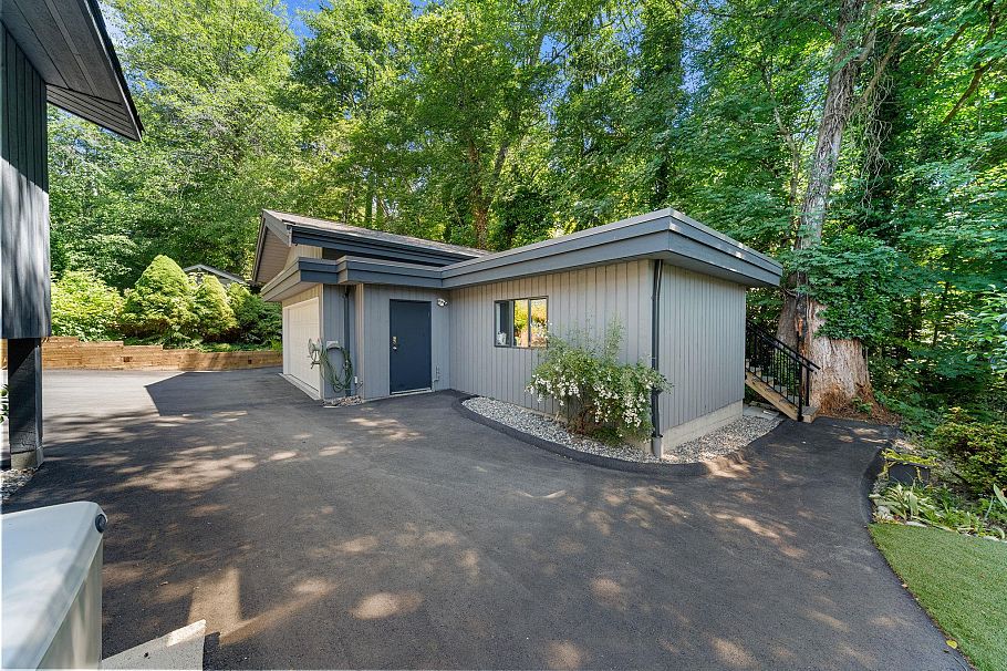 1776 Medwin Place North Vancouver, BC - 34