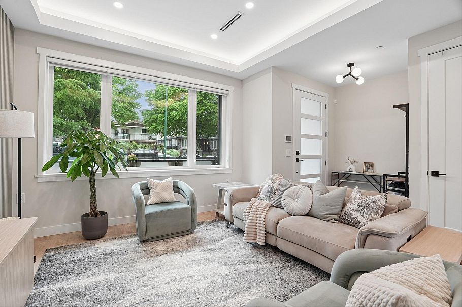 1889 E 34th Avenue Vancouver, BC - 1