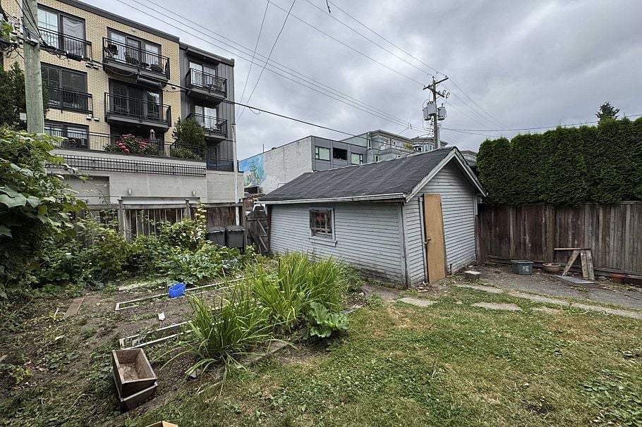 3481 W 10th Avenue Vancouver, BC - 6