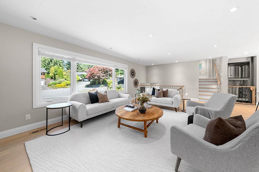1776 Medwin Place North Vancouver, BC - 3