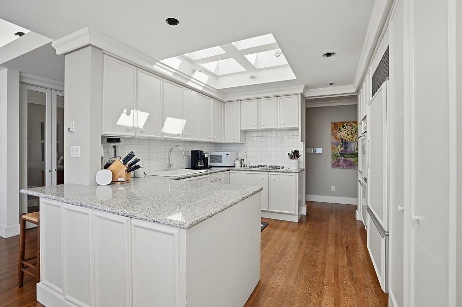 2565 Point Grey Road Vancouver, BC - 19