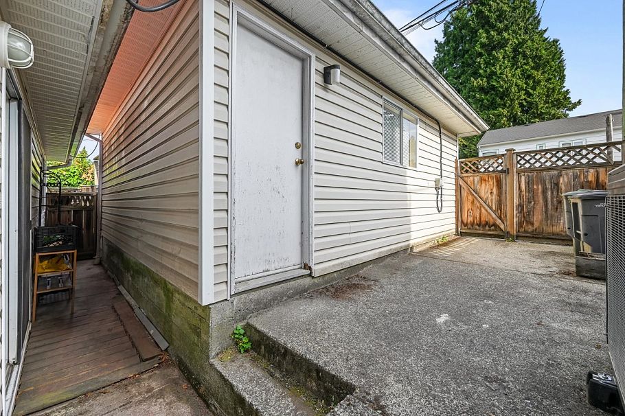 819 W 70th Avenue Vancouver, BC - 26