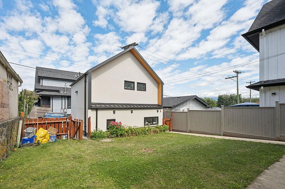3559 Lakewood Street Vancouver, BC - 26