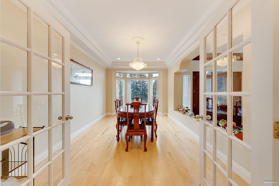 4989 Chalet Place North Vancouver, BC - 24