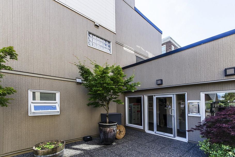 30 1350 W 6th Avenue Vancouver, BC - 2