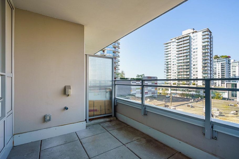 306 125 E 14th Street Vancouver, BC - 9