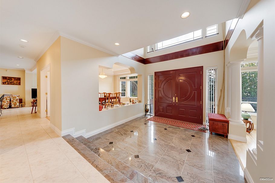 4989 Chalet Place North Vancouver, BC - 27