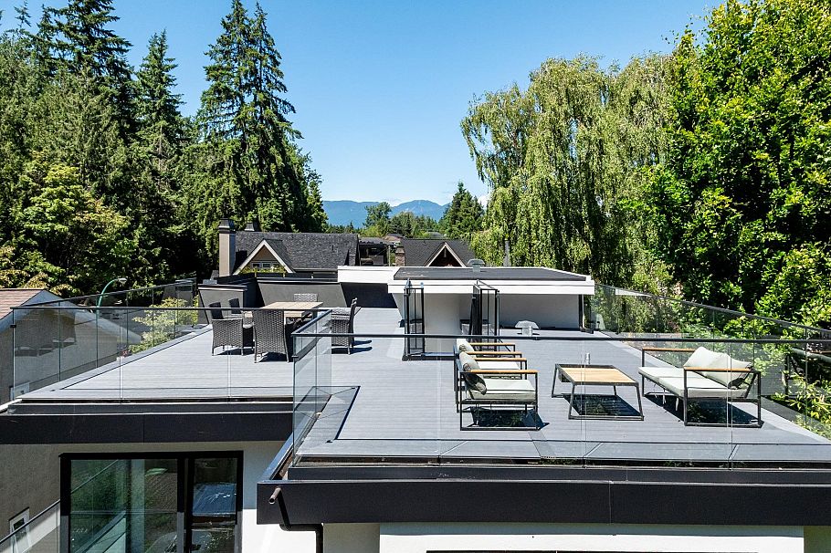 4090 W 31st Avenue Vancouver, BC - 2