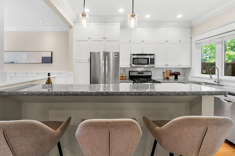 396 E Keith Road North Vancouver, BC - 3