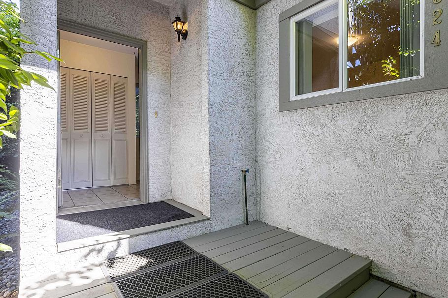3622 W 8th Avenue Vancouver, BC - 2