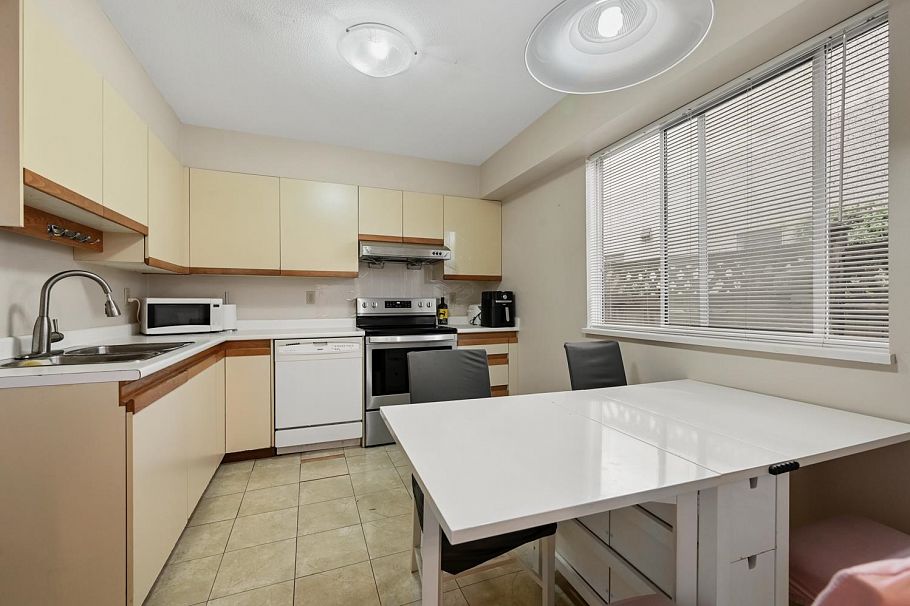 819 W 70th Avenue Vancouver, BC - 8