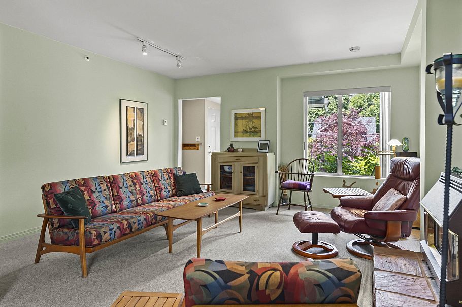 3622 W 8th Avenue Vancouver, BC - 4