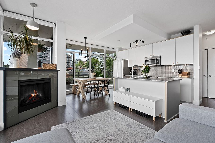 311 298 E 11th Avenue Vancouver, BC - 5