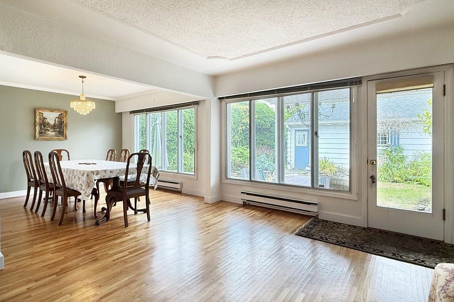 125 E 48th Avenue Vancouver, BC - 2