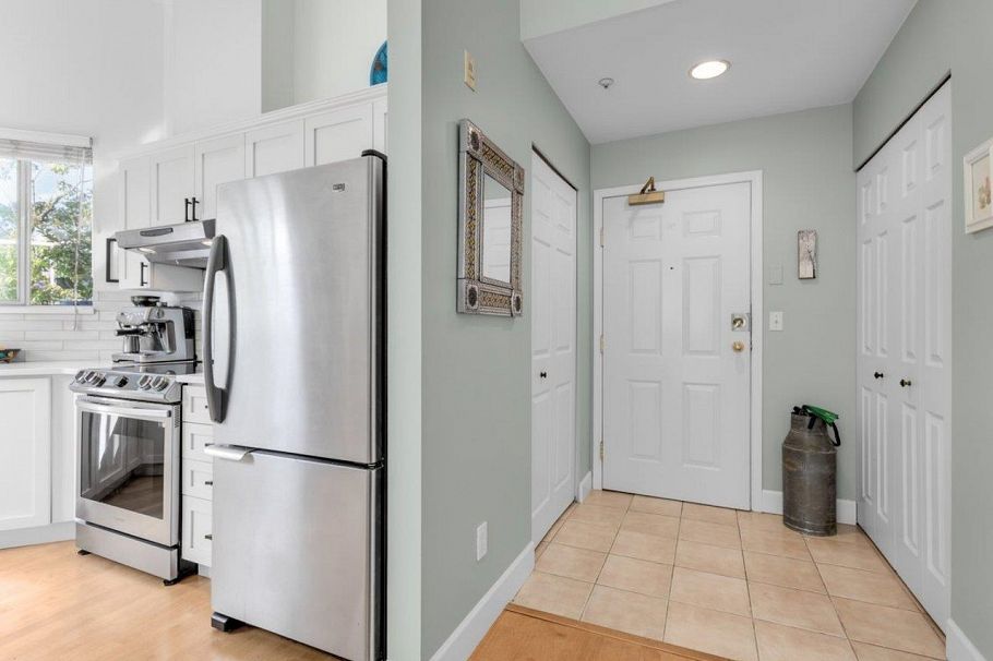413 128 W 8th Street North Vancouver, BC - 9