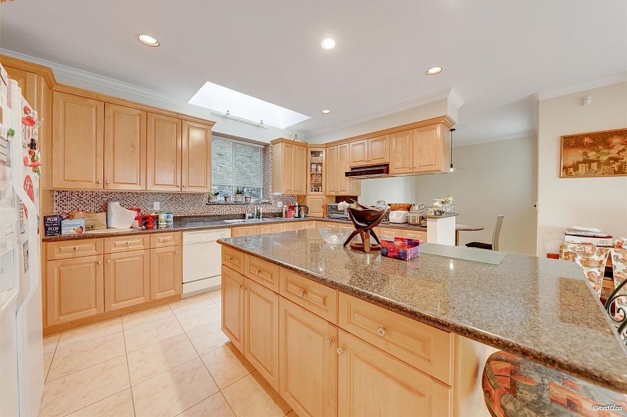 4989 Chalet Place North Vancouver, BC - 6