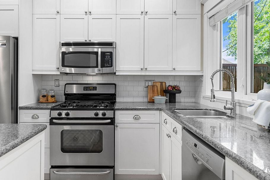 396 E Keith Road North Vancouver, BC - 5
