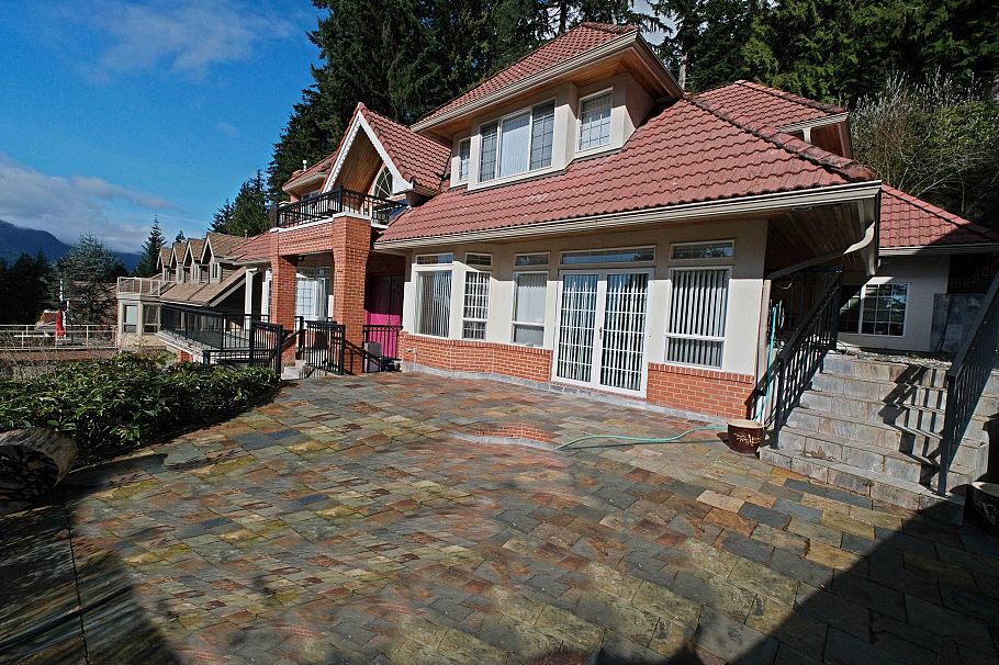 4989 Chalet Place North Vancouver, BC - 5