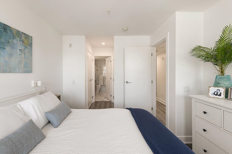 215 2060 Curling Road North Vancouver, BC - 20
