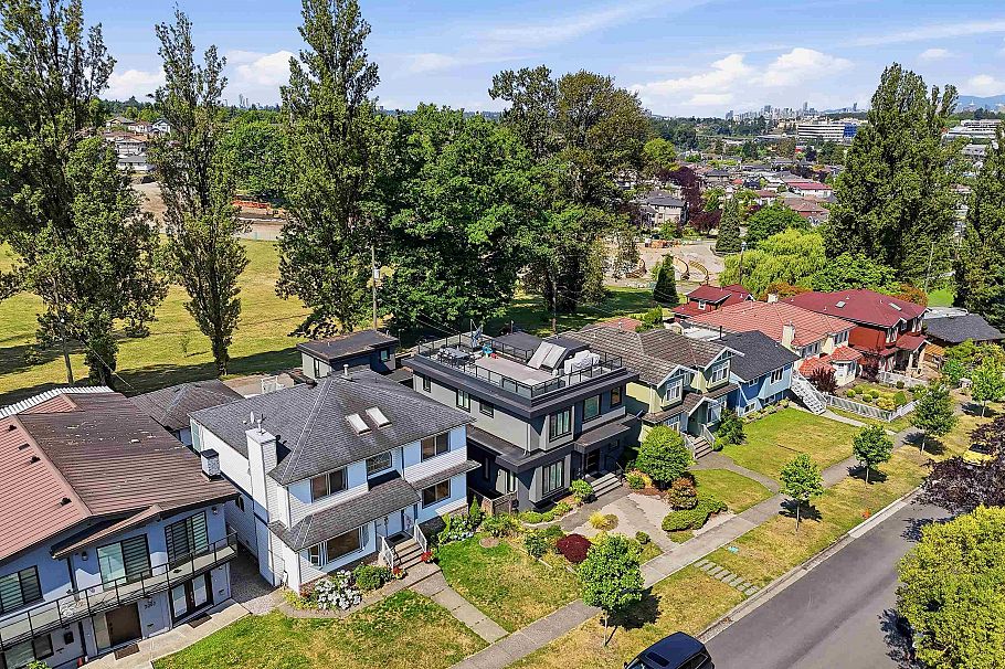 3287 Matapan Crescent Vancouver, BC - 2