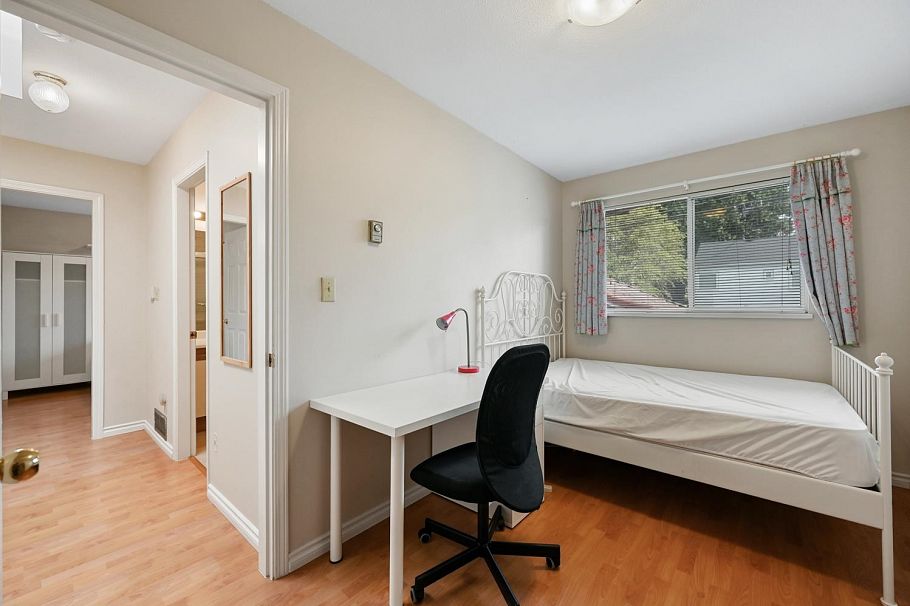 819 W 70th Avenue Vancouver, BC - 18