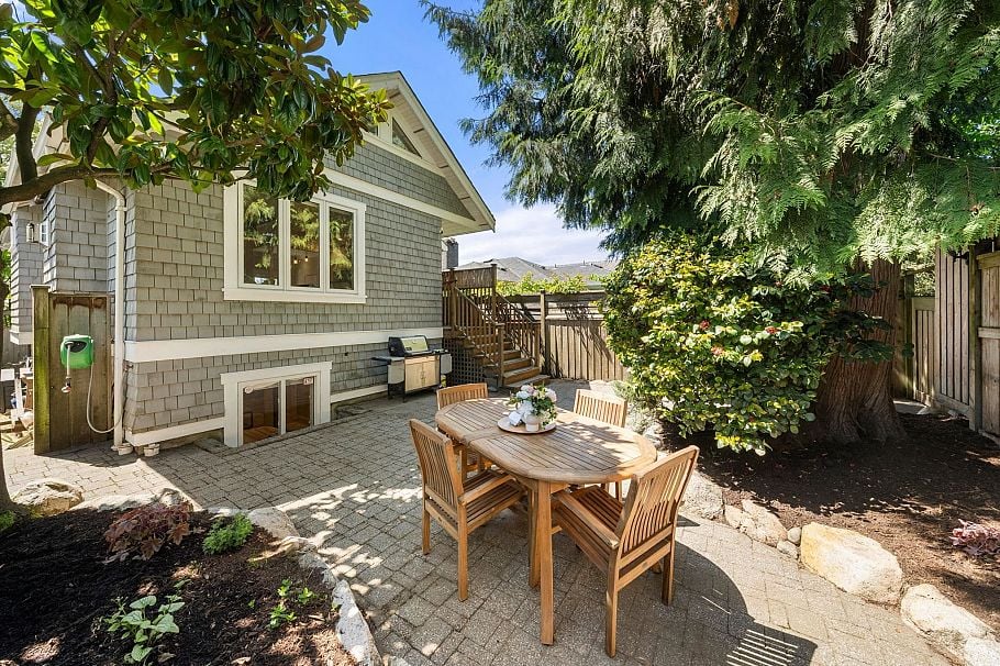 396 E Keith Road North Vancouver, BC - 31