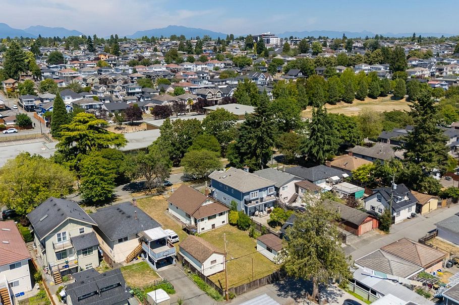 428 E 62nd Avenue Vancouver, BC - 4