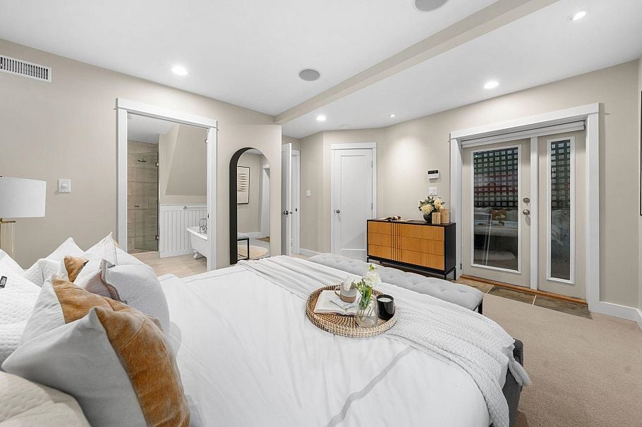 396 E Keith Road North Vancouver, BC - 21