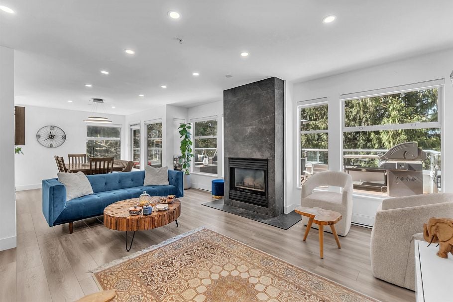 8 2425 Edgemont Boulevard North Vancouver, BC - 2
