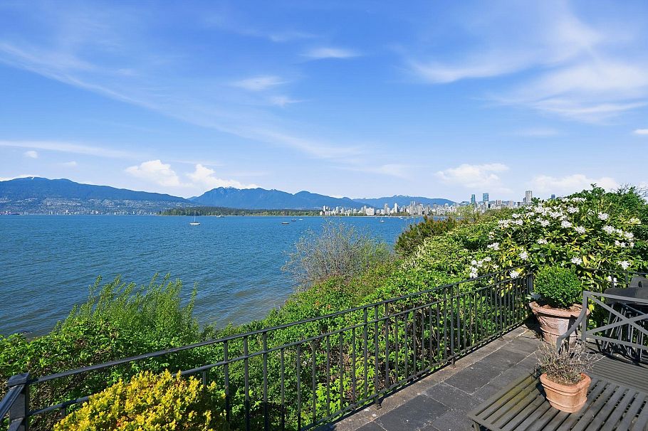 2565 Point Grey Road Vancouver, BC - 25