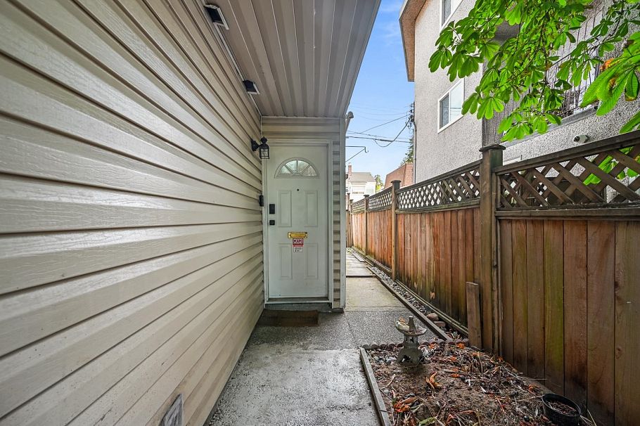 819 W 70th Avenue Vancouver, BC - 2
