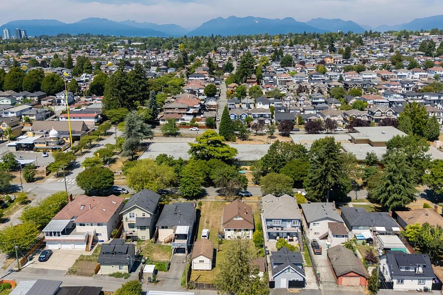 428 E 62nd Avenue Vancouver, BC - 3