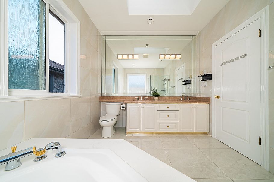 763 W 64th Avenue Vancouver, BC - 19