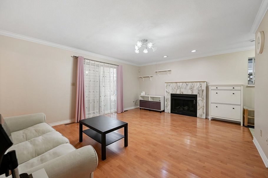 819 W 70th Avenue Vancouver, BC - 4