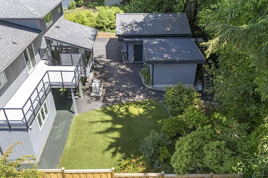 1776 Medwin Place North Vancouver, BC - 38