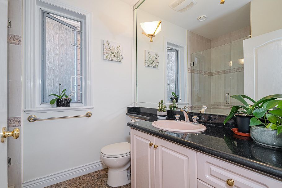 763 W 64th Avenue Vancouver, BC - 14