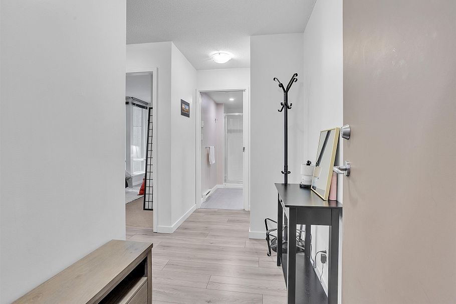 502 233 Robson Street Vancouver, BC - 4