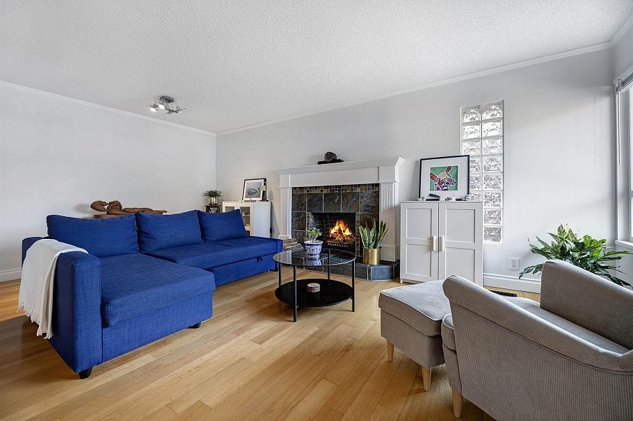 828 Nicolum Court North Vancouver, BC - 2