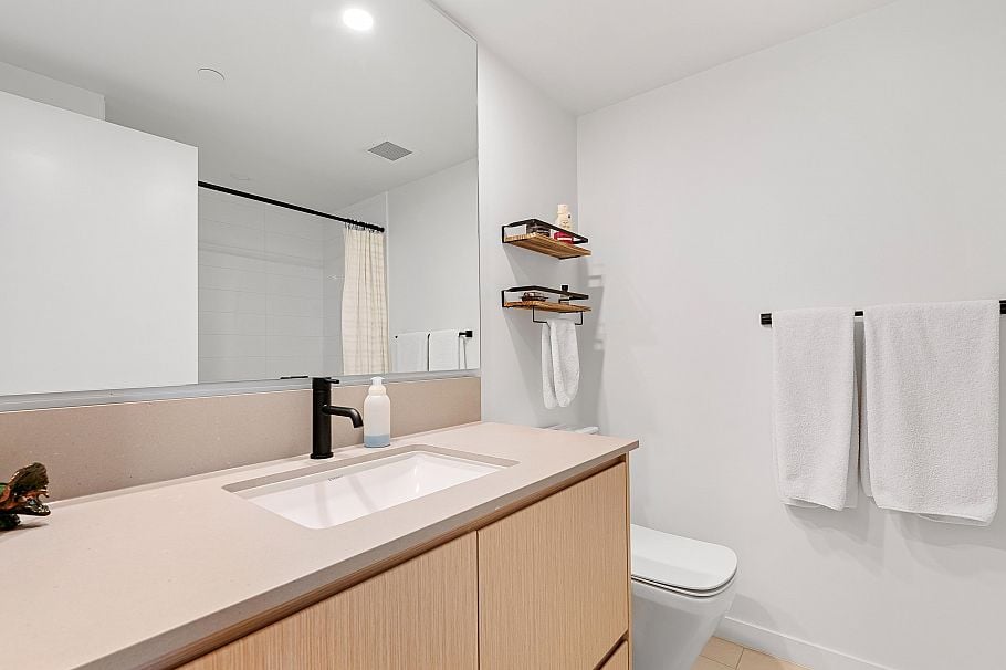 31 528 E 2nd Street North Vancouver, BC - 23
