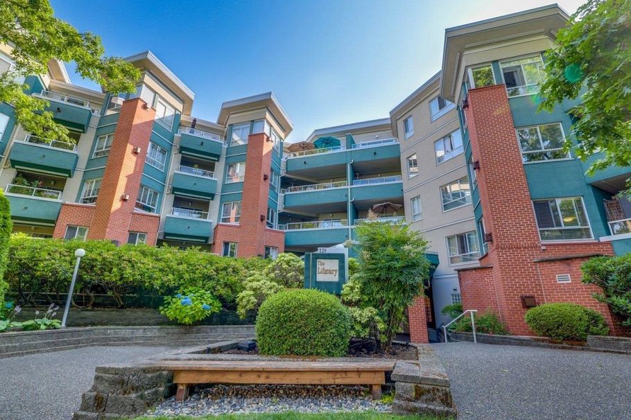 413 128 W 8th Street North Vancouver, BC - 1