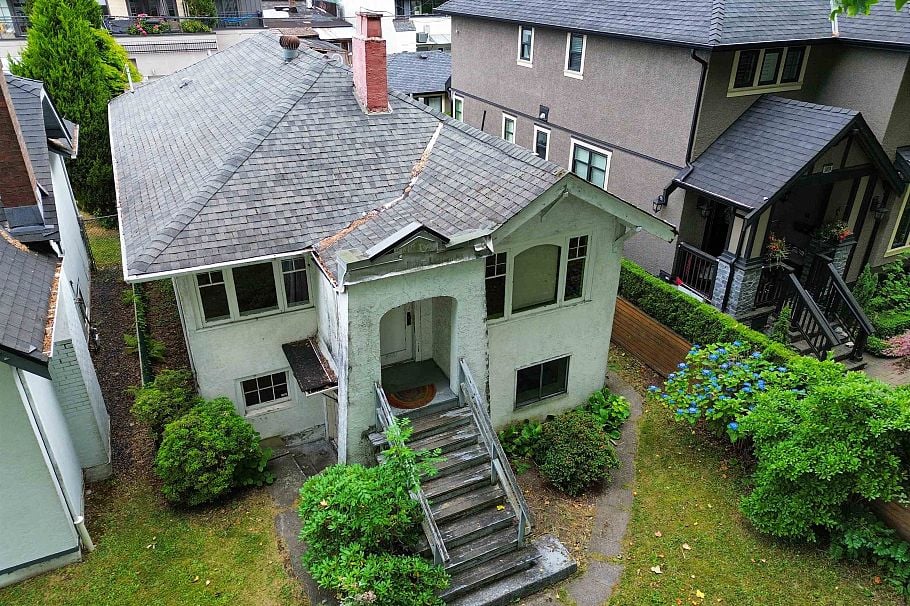 3481 W 10th Avenue Vancouver, BC - 2