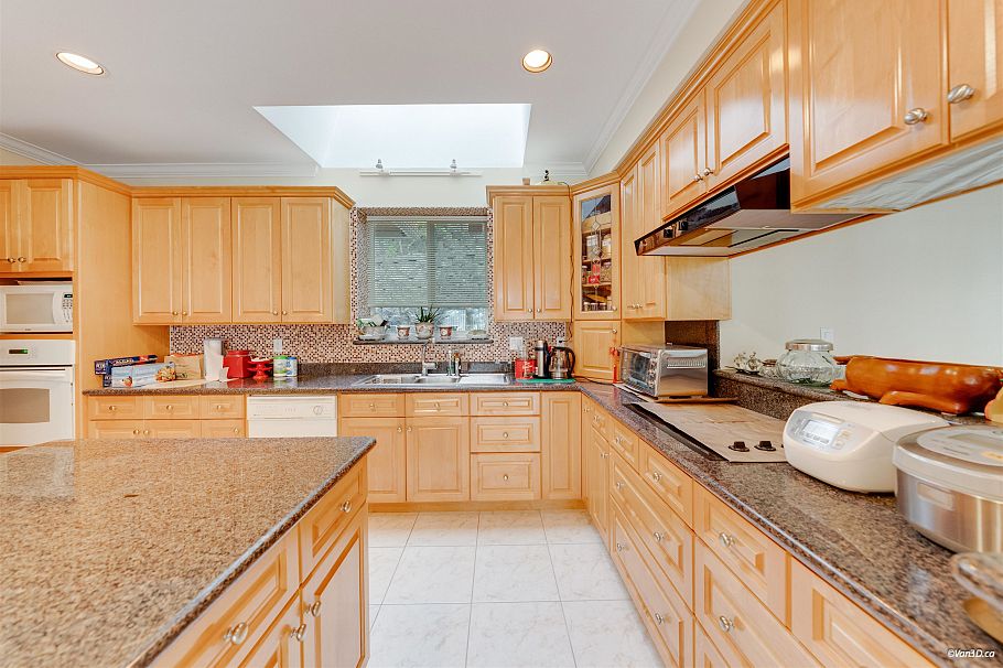 4989 Chalet Place North Vancouver, BC - 15