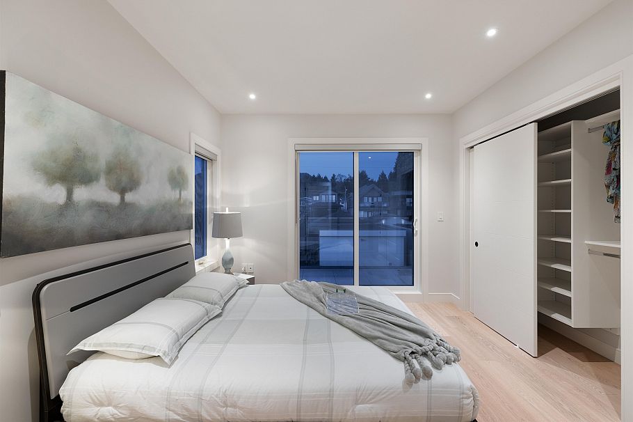838 E 14th Street North Vancouver, BC - 31
