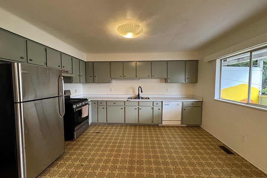 3481 W 10th Avenue Vancouver, BC - 8