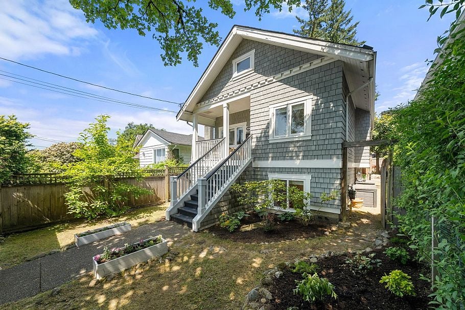 396 E Keith Road North Vancouver, BC - 38