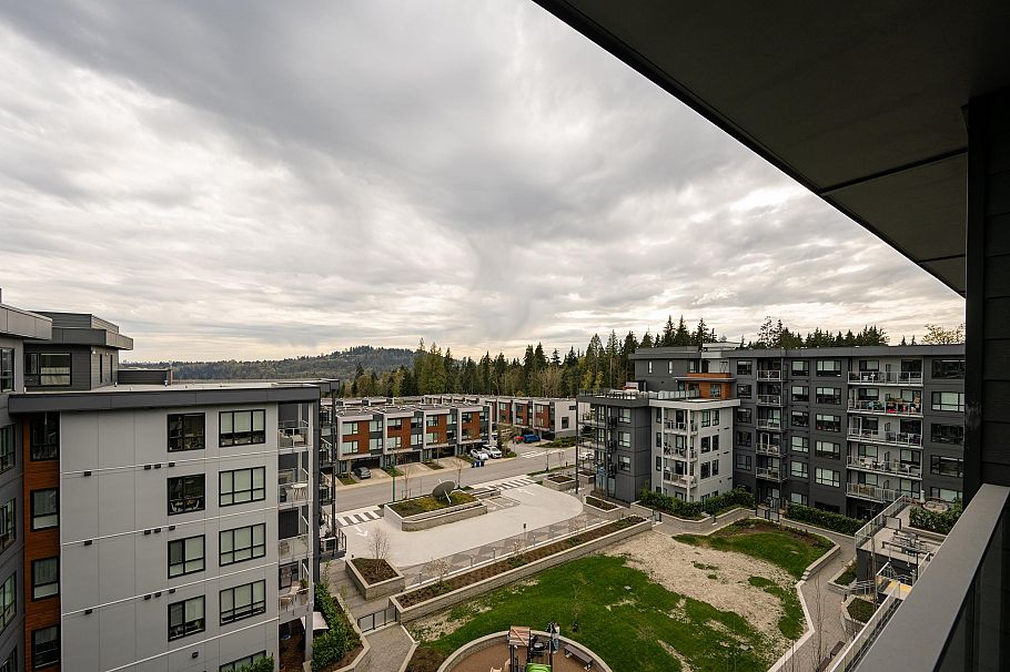 605 3596 Malsum Drive North Vancouver, BC - 10