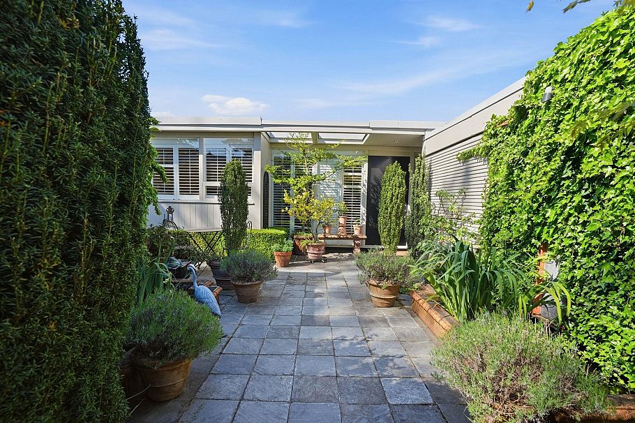 2565 Point Grey Road Vancouver, BC - 4