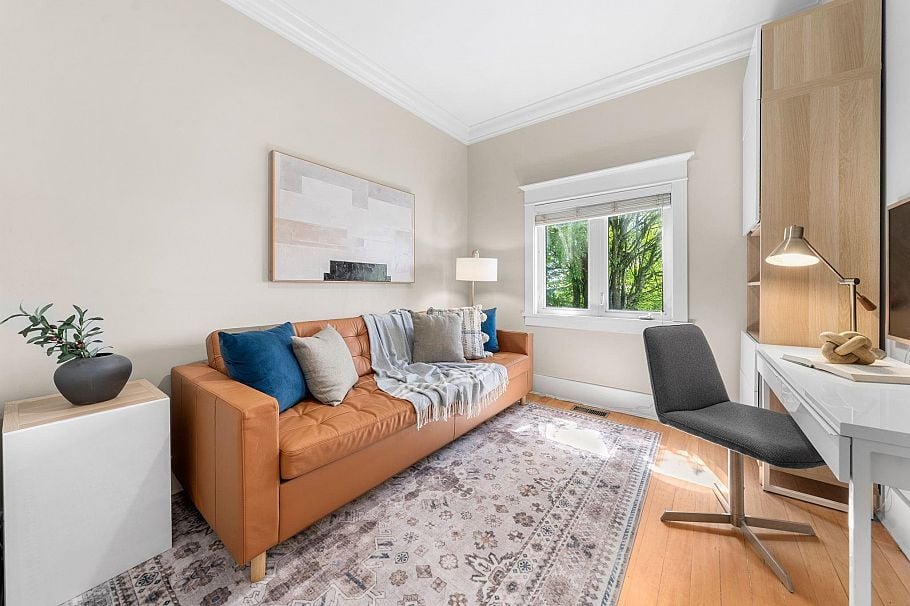 396 E Keith Road North Vancouver, BC - 17