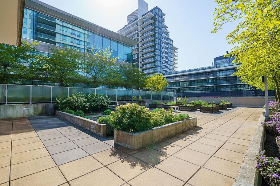 306 125 E 14th Street Vancouver, BC - 27