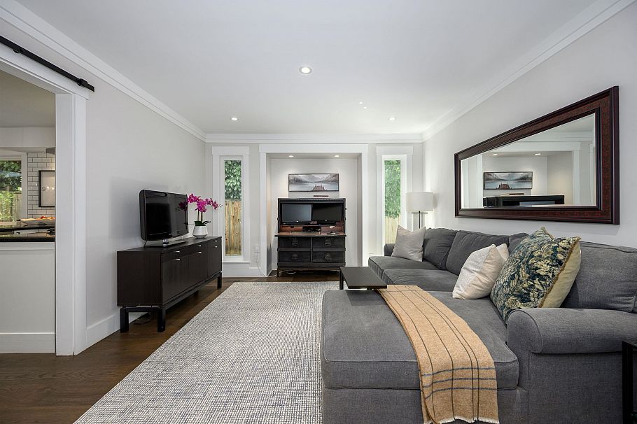 5544 Woodchuck Place North Vancouver, BC - 9